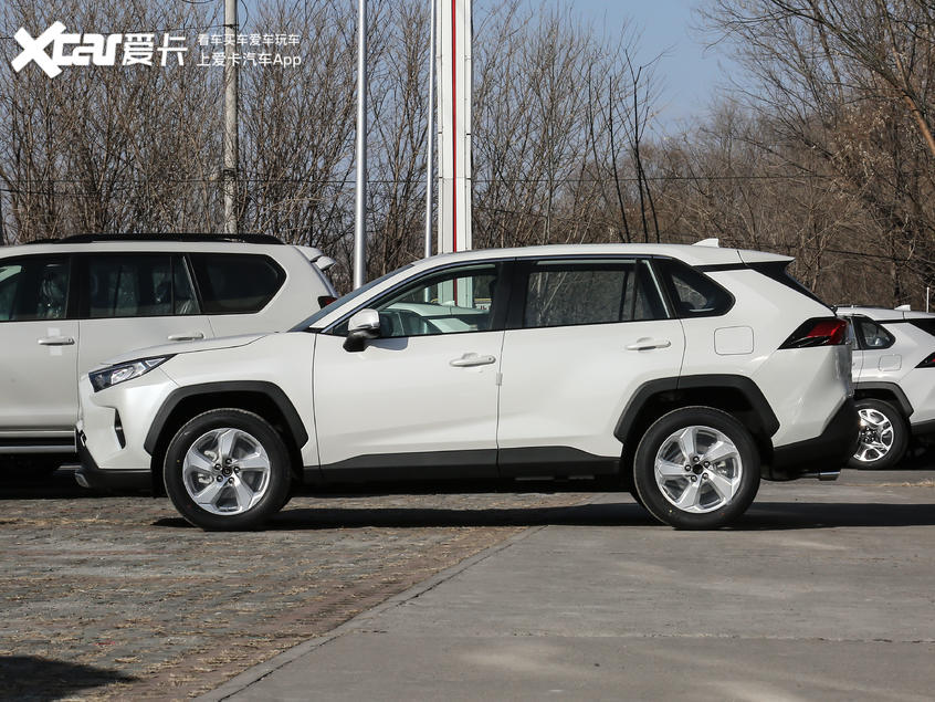 四驱兄弟第二届世界杯续写(丰田SUV的同室操戈 威兰达/RAV4的选购指南)