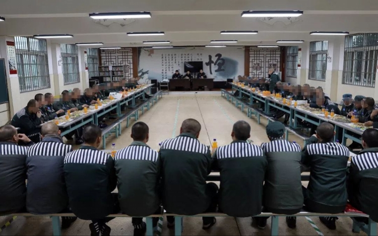 山东任城监狱月初管教出现症状，浙江十里丰监狱此前暂停家属会见