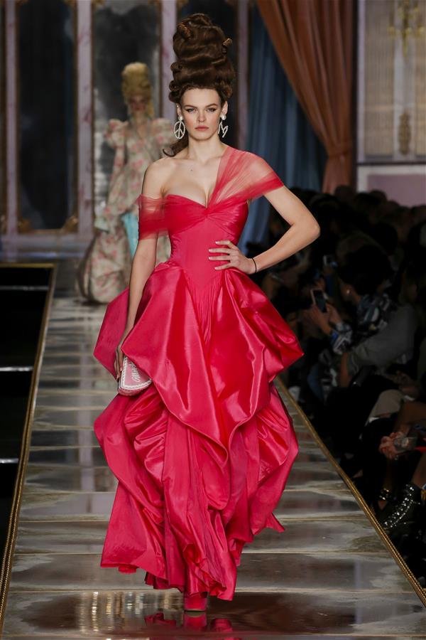 米兰时装周——MOSCHINO品牌时装秀