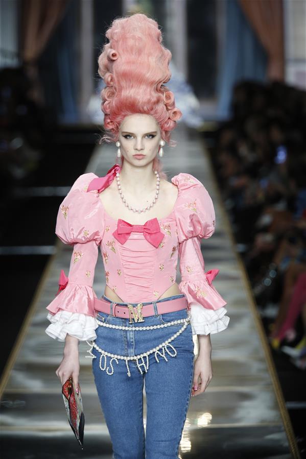 米兰时装周——MOSCHINO品牌时装秀