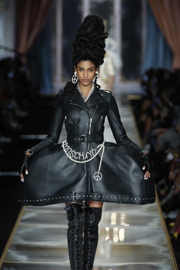 米兰时装周——MOSCHINO品牌时装秀