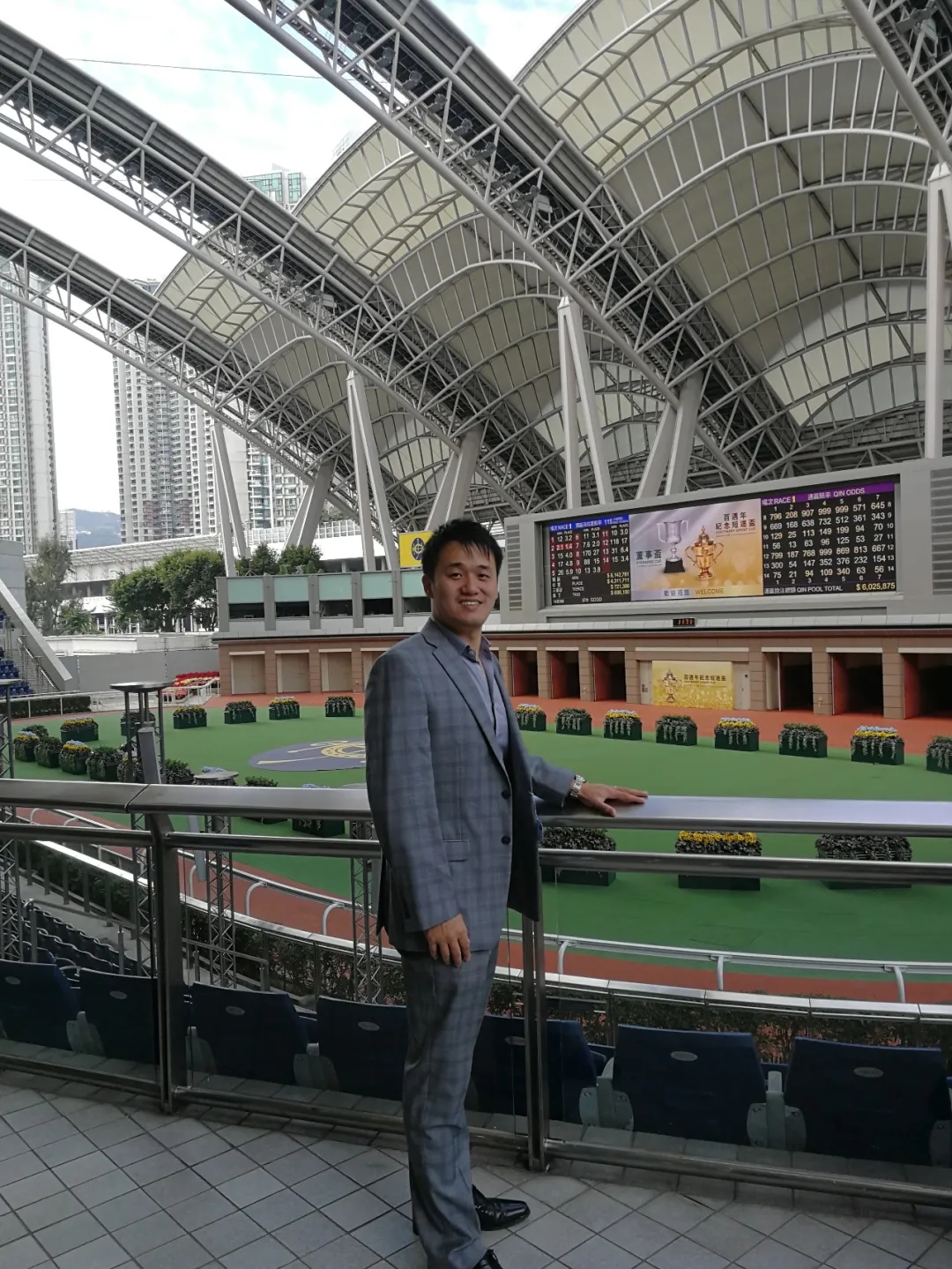 全球首个区块链赛马项目创始人杨明翰向武汉赛马同仁捐款