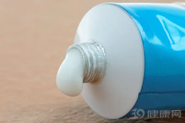 湿疹、皮肤痒擦什么好得快？常见皮肤病「外用药膏」指南全在这！