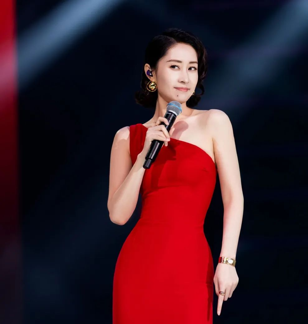 44岁刘敏涛成“姐圈顶流”？经历离婚、中年叛逆的她却活成了你我羡慕的样子