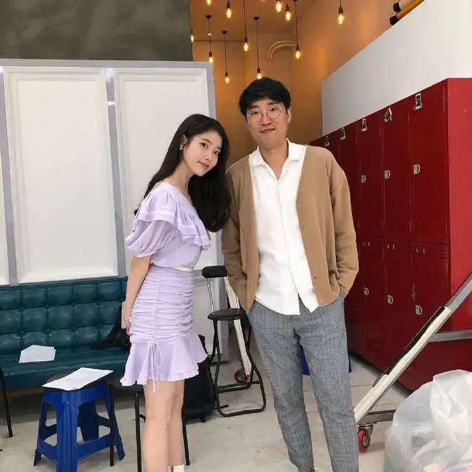 只要穿上泡泡袖，走到哪儿都是女团舞台