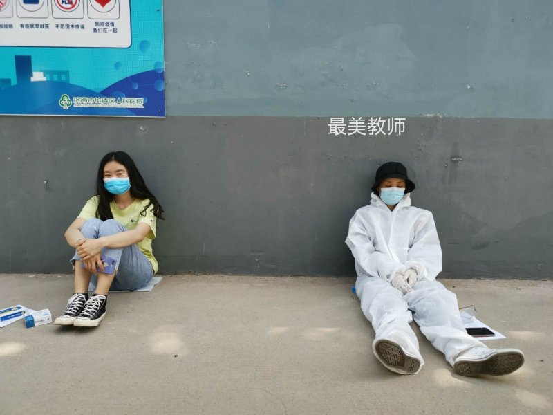 齐鲁工大一周迎回两千学子，大学生专门返校帮未归同学打包行李