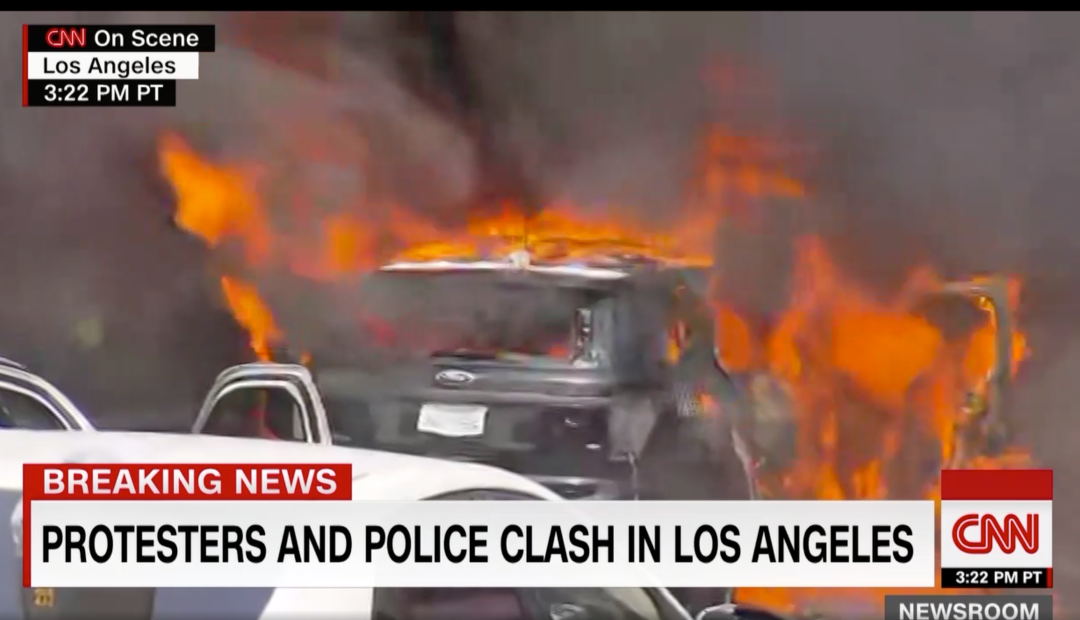 抗议继续！警车着火，警察受伤，商店被洗劫...洛杉矶费城等宣布实施宵禁