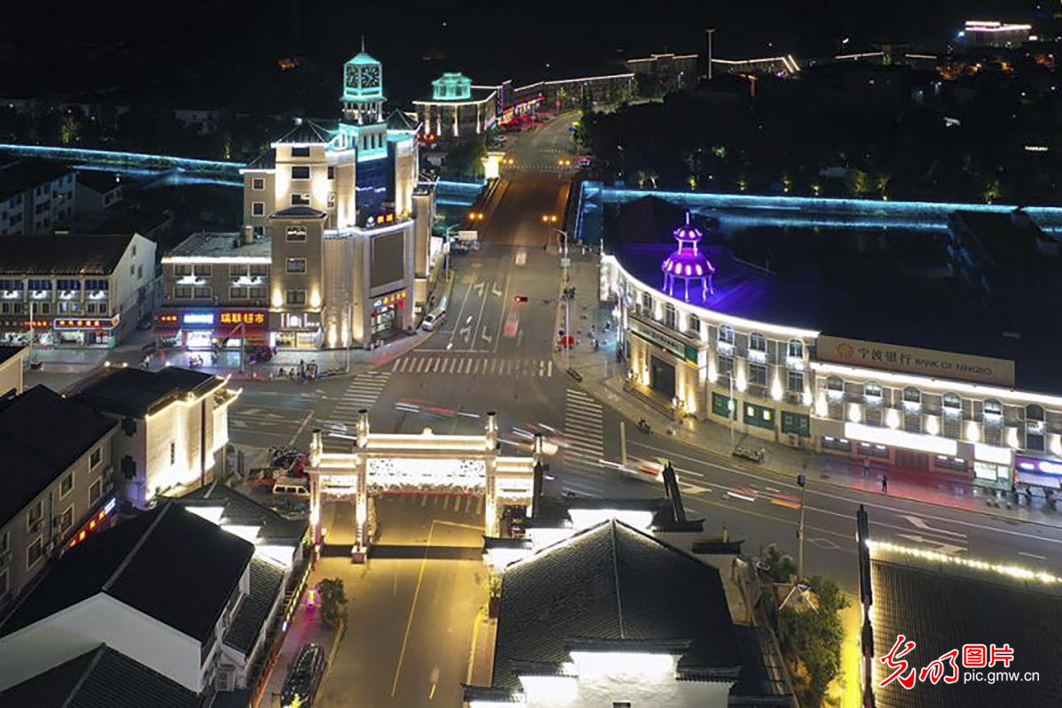 2020年6月12日,浙江省余姚市梁弄镇横坎头村,绿荫环绕景色如画.