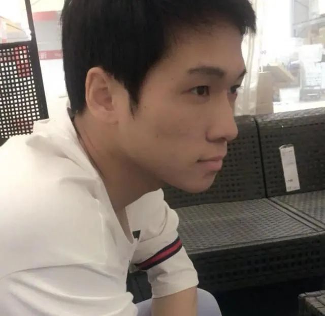 上楼梯都要半小时，杭州24岁大学生无奈休学，因这个病陷入绝境...