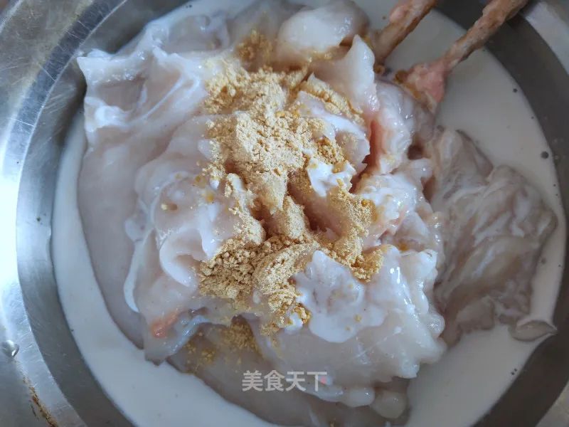 蒸鱼糕：口感细腻，味道鲜美，老少皆宜