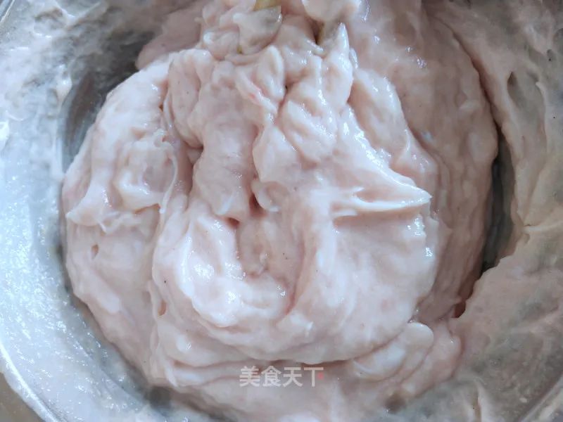 蒸鱼糕：口感细腻，味道鲜美，老少皆宜