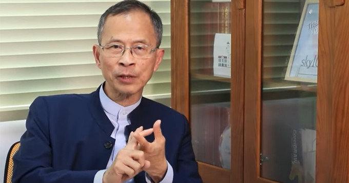 特首不慎跌倒！面临换届是否辞职和北部都会区问题复杂，希望珍重