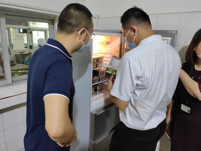 深圳家长投诉一学校食堂饭菜不新鲜，教育局突查后要求整改上报