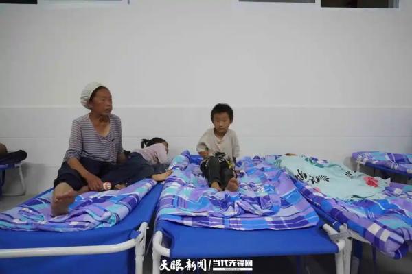 畢節(jié)黔西中坪鎮(zhèn)發(fā)生山體滑坡，484人緊急撤離