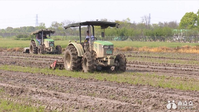 自动驾驶的拖拉机你见过吗？嘉兴农业黑科技，“机器换人”大开眼界