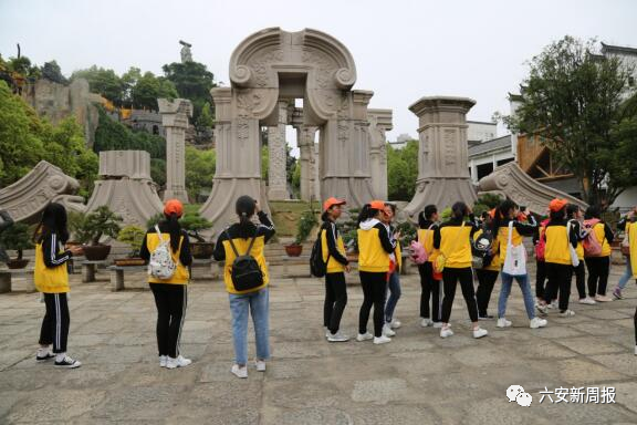 嗨，我是六安二中河西校区，欢迎新同学…