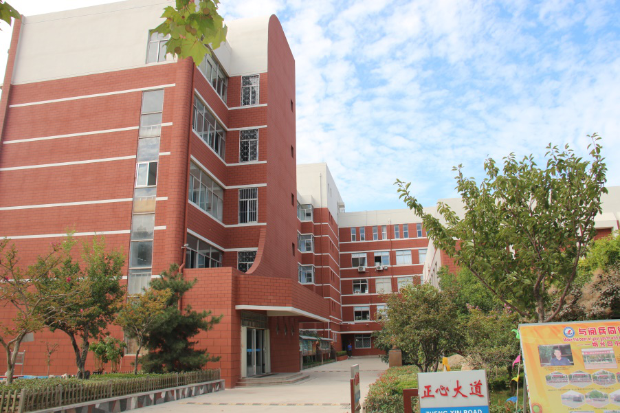 烟台老牌名校续写新辉煌——新高考全省前50名牟平一中揽获两席，副校长曲有强今日做客“名师讲堂”