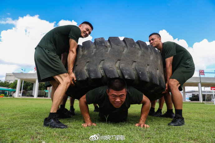 武警战士的体力训练课程不敢挑战