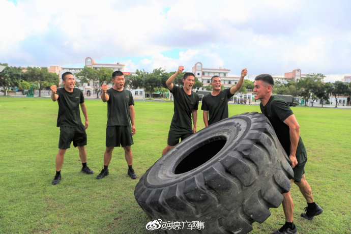 武警战士的体力训练课程不敢挑战