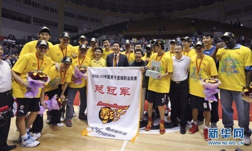 cba广东十连冠在哪里打(篮球——CBA：广东队十冠之路)