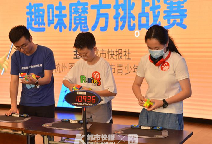 吃饭玩、逛街玩、上下楼梯也在玩……杭州六年级男生昨天“玩”出了个冠军