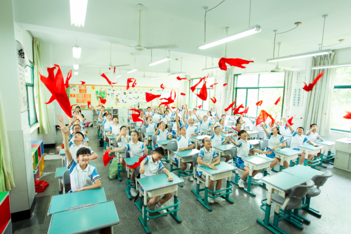 西湖区教育局首次设立“杏坛奖”系列奖项，表彰在各阶段深耕西湖教坛的老师们！设计方案正在征集