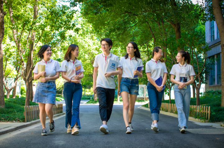 西湖区教育局首次设立“杏坛奖”系列奖项，表彰在各阶段深耕西湖教坛的老师们！设计方案正在征集