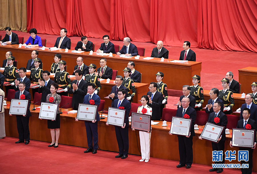 共和国勋章颁奖典礼发言(全国抗击新冠肺炎疫情表彰大会在京隆重举行 习近平向国家勋章和国家荣誉称号获得者颁授勋章奖章并发表重要讲话)