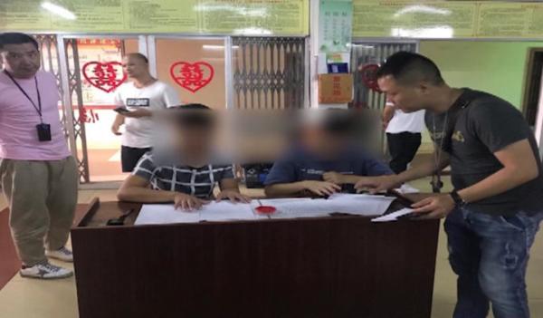 逃犯自首求先领证结婚,逃犯自首求先领证结婚,民警全程陪同成证婚人!