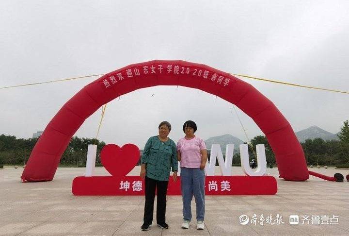 沂南无手女孩刘洁圆梦女院啦！学校免除学费，还为她母亲提供岗位