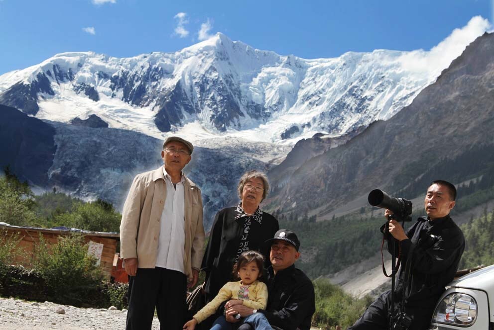 温暖的故事！两个兄弟带着80岁的父母去大半的中国旅行了。