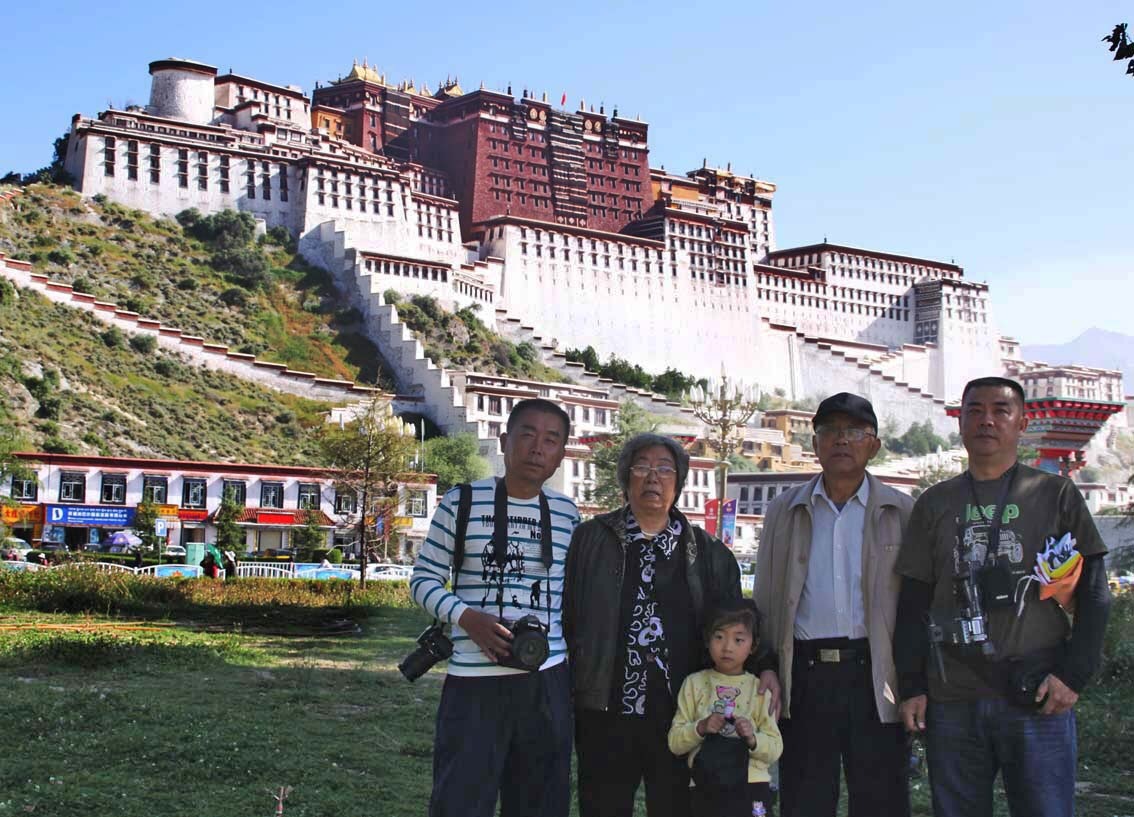 温暖的故事！两个兄弟带着80岁的父母去大半的中国旅行了。