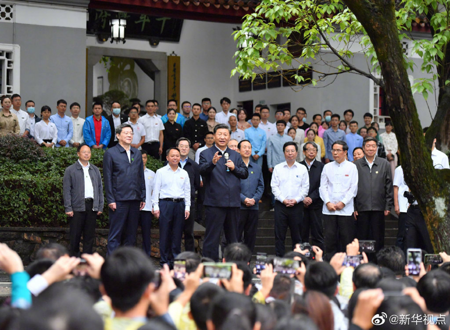 习近平勉励青年学子：不负青春不负韶华不负时代