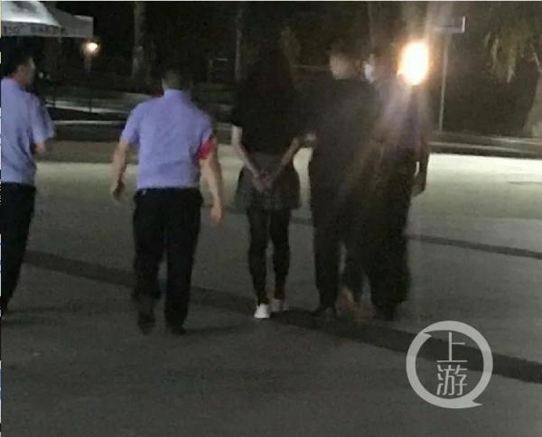 男生穿女裝進入學院女浴室直播 校方稱不清楚具體情況