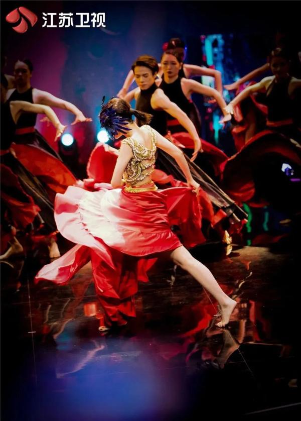 “暗夜精灵”毛晓彤：已经不是只会跳国标舞的女孩子了