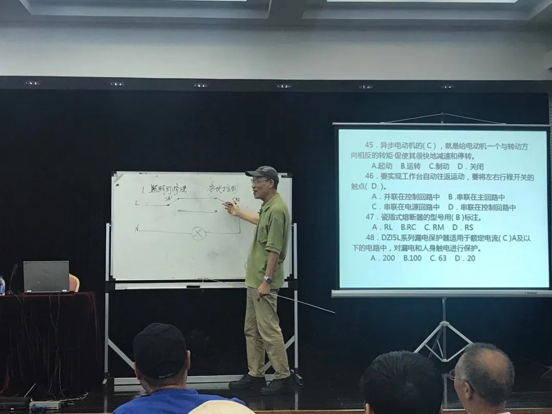 强化专业服务，助力物业服务升级！普陀房管电工、水电维修工理论知识大练兵完美收官
