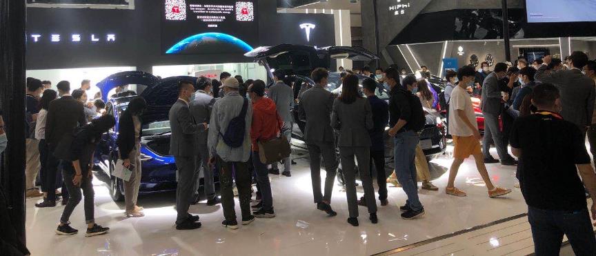 “价格屠夫”！特斯拉又降价了，Model 3跌破25万