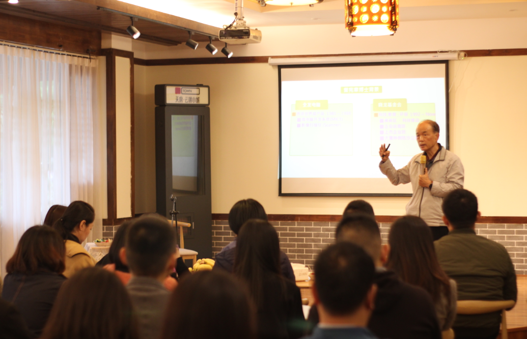 科技大咖曾宪章博士做客崇州青年之家！