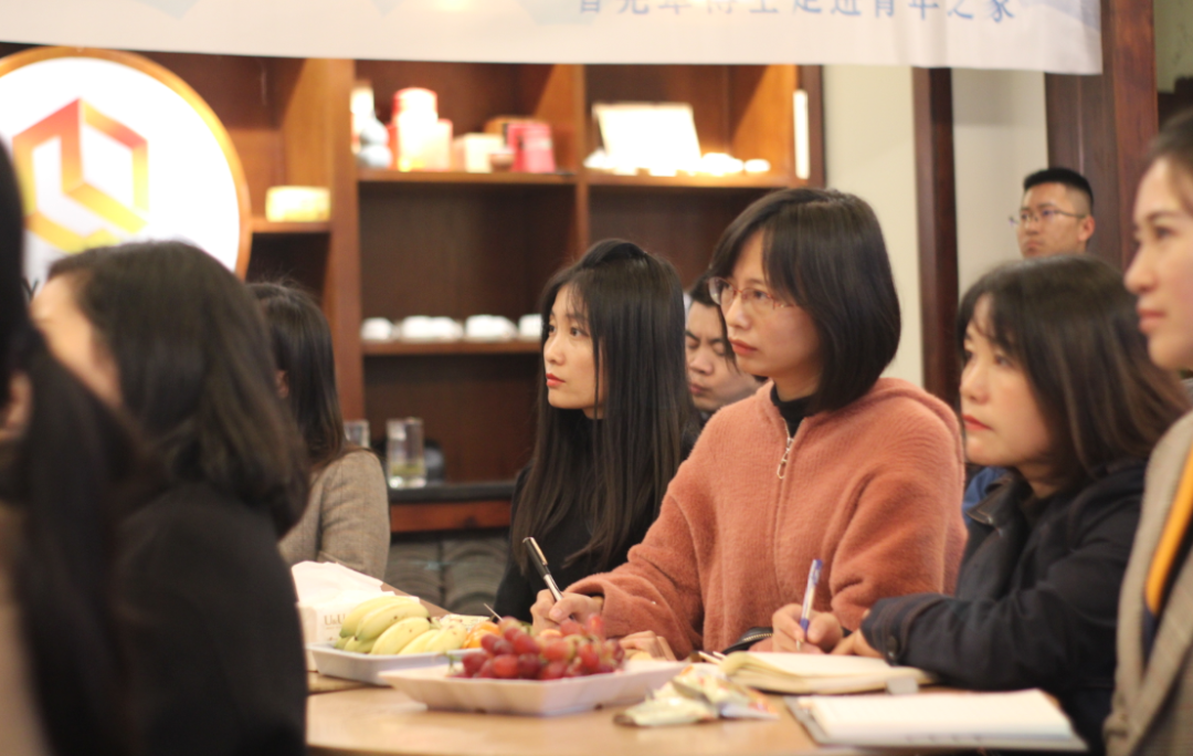 科技大咖曾宪章博士做客崇州青年之家！