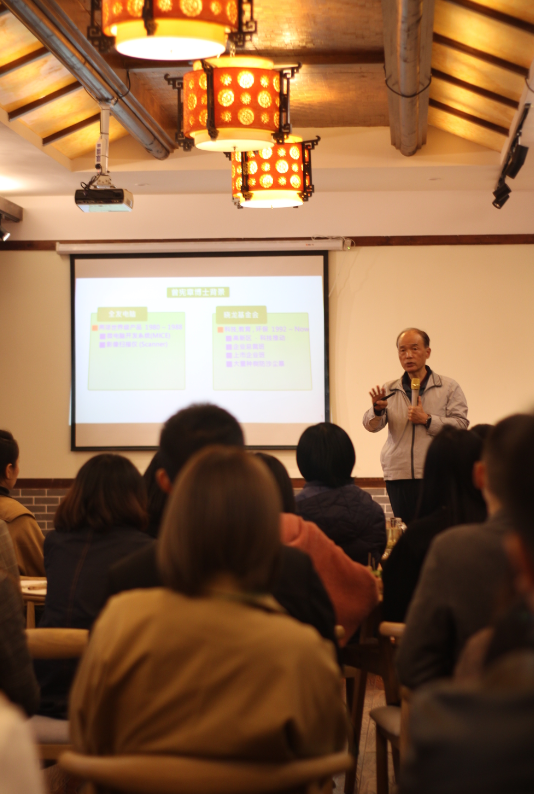科技大咖曾宪章博士做客崇州青年之家！