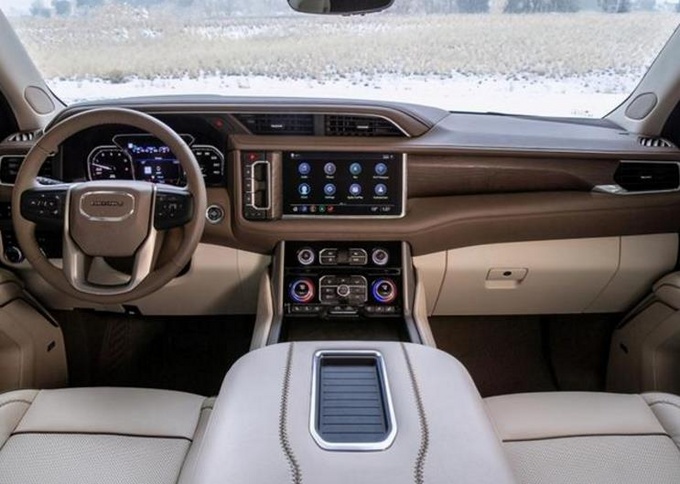 GMC全新大型SUV实拍！搭6.2L V8引擎，比凯雷德更豪华