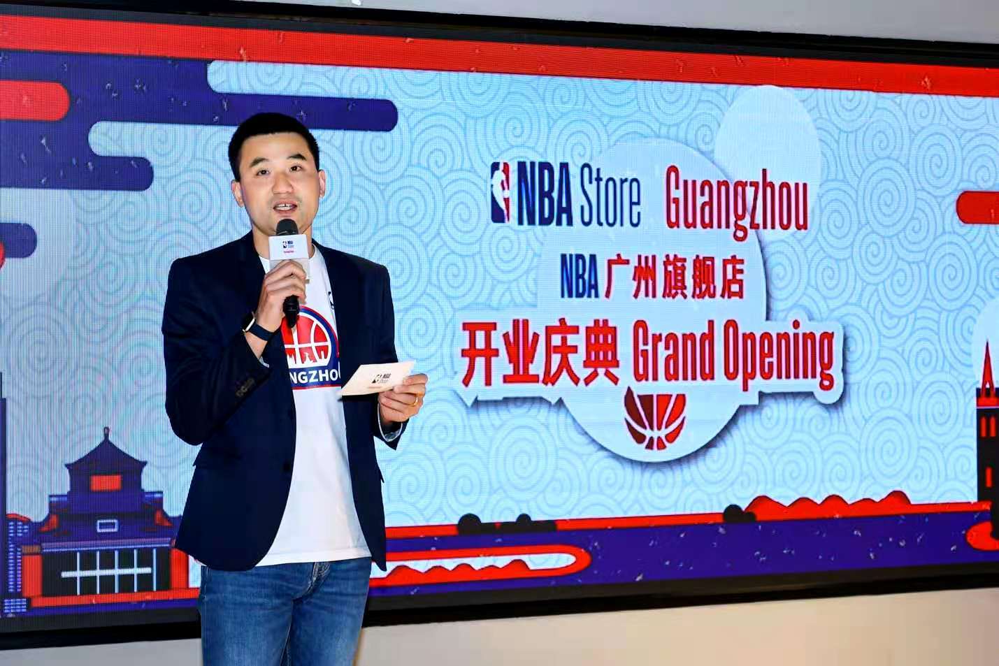 nba店旗舰店哪些地方有(NBA最大旗舰店落户广州，为球迷带来全方位体验)