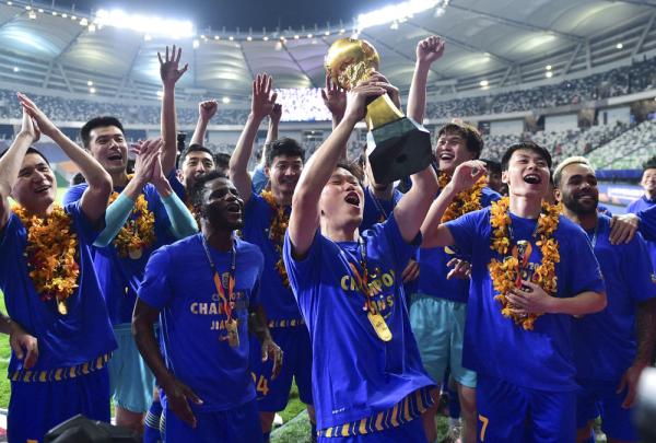 足球江苏苏宁易购夺得队史上首个中超冠军