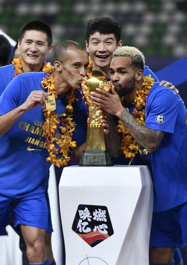 足球江苏苏宁易购夺得队史上首个中超冠军