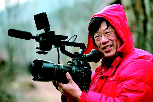 焦波地震孤儿在获得数十个纪录片奖项后农民导演焦波将镜头聚焦在父母