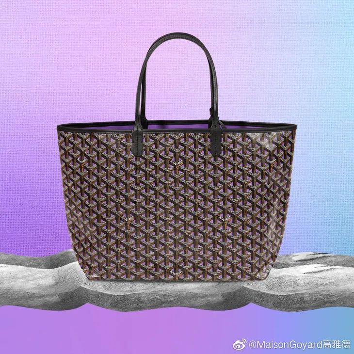 时髦办 | 街头遛娃的Gigi表示，最实用不过托特包