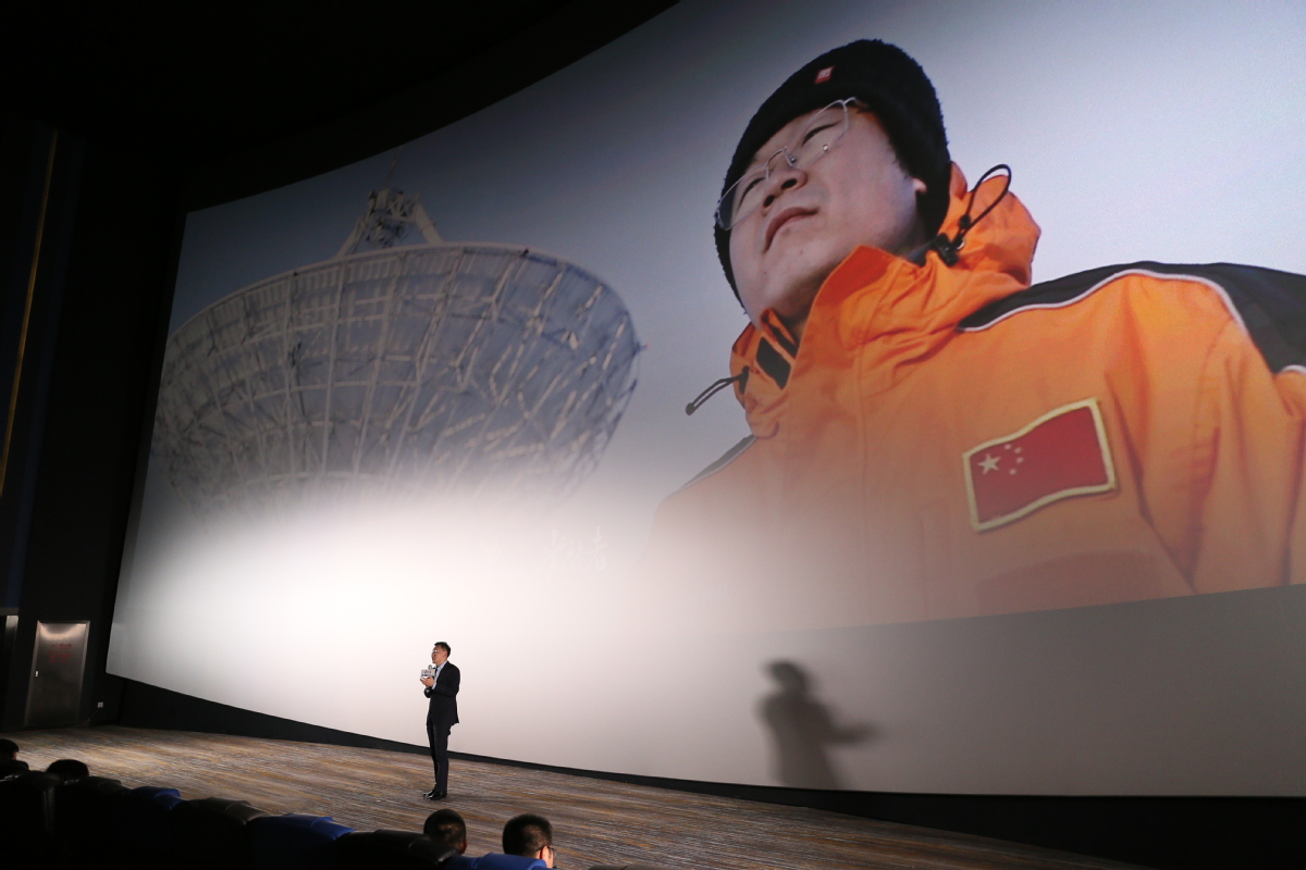 中国首部极地科考电影《光语者》全国公映，“北极之光”暖冬呈现