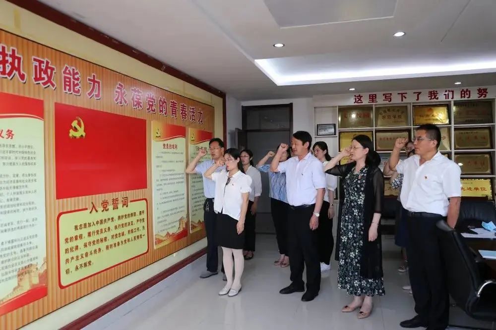 砥砺前行写华章，继往开来谱新篇——石臼小学2020年年终总结