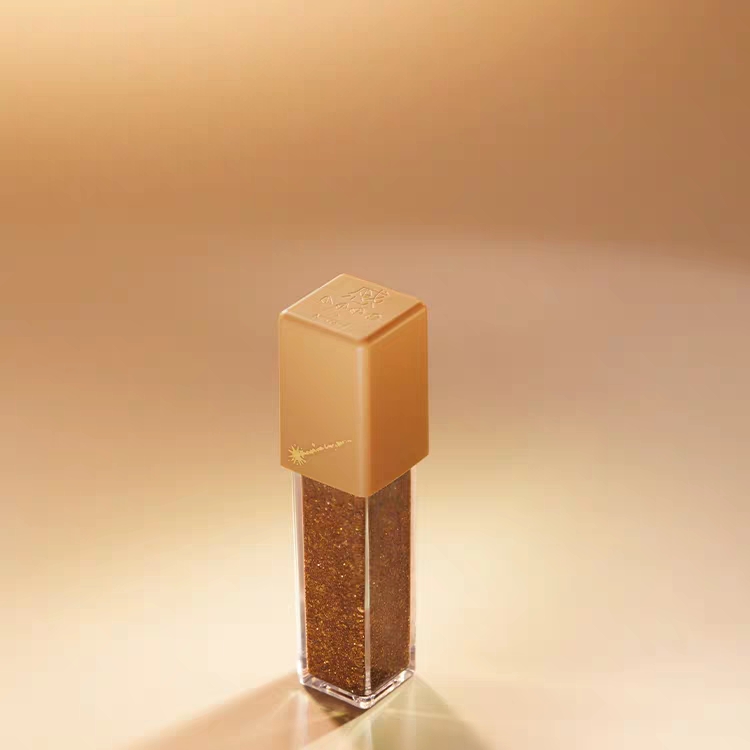 「是日美好事物」DIOR花卉刺绣Book Tote上架，兰蔻钻石瓶香水换蕾丝包装