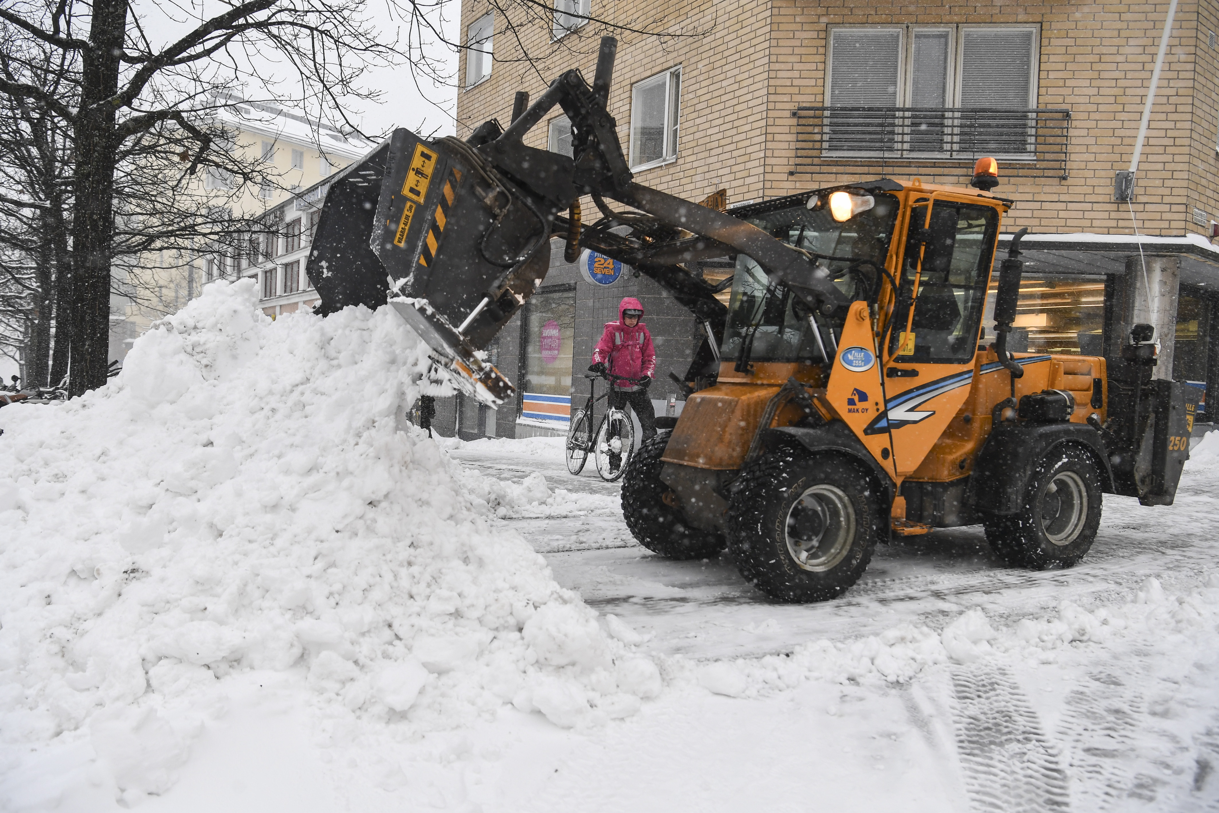 赫尔辛基天气(赫尔辛基降雪)